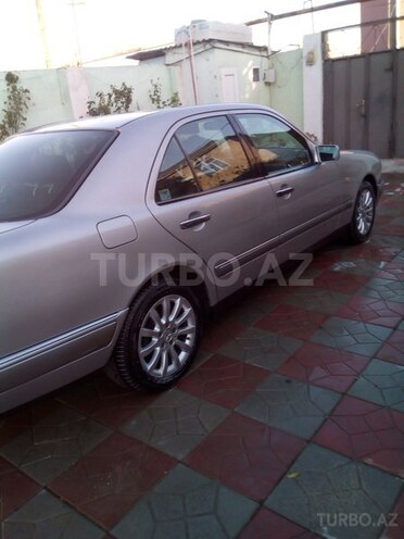 Mercedes E 220 1998, 319,000 km - 2.2 l - Bakı