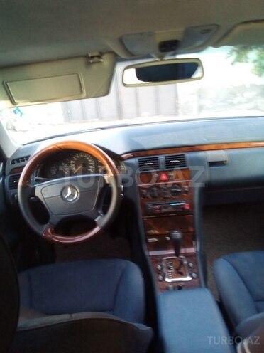 Mercedes E 220 1998, 319,000 km - 2.2 l - Bakı