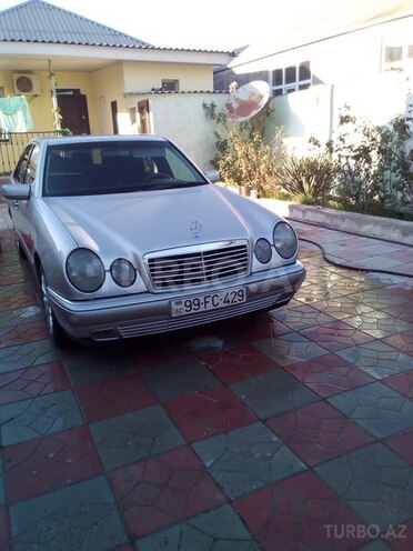 Mercedes E 220 1998, 319,000 km - 2.2 l - Bakı