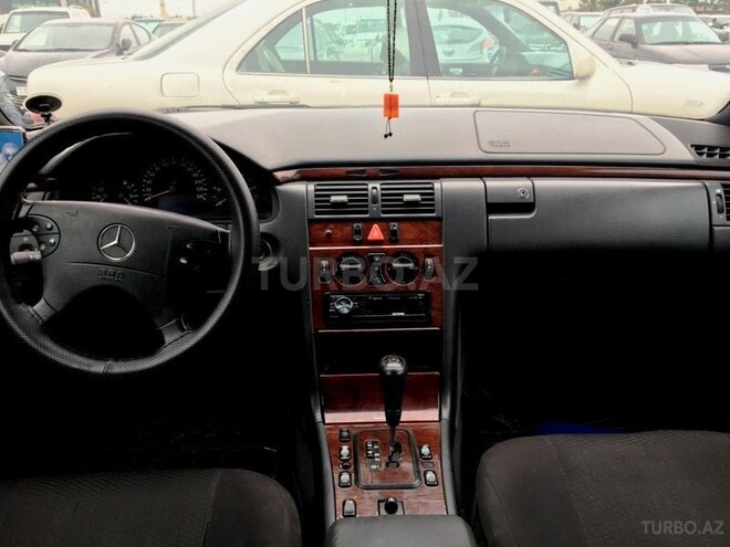 Mercedes E 220 2000, 450,000 km - 2.2 l - Bakı