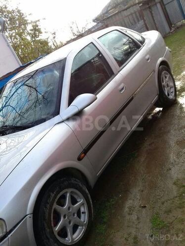 Opel Vectra 1996, 300,000 km - 1.8 l - Beyləqan