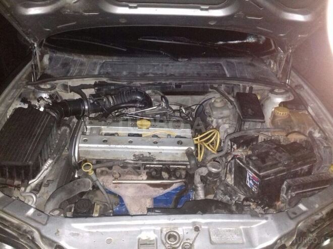 Opel Vectra 1996, 300,000 km - 1.8 l - Beyləqan