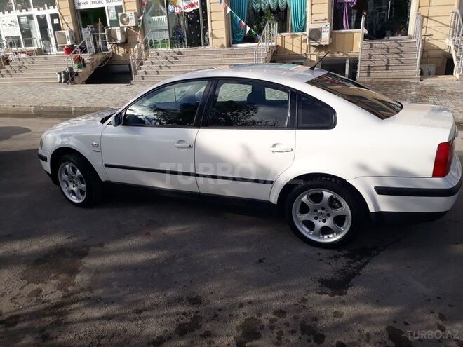 Volkswagen Passat 1999, 300,000 km - 1.8 л - Bakı