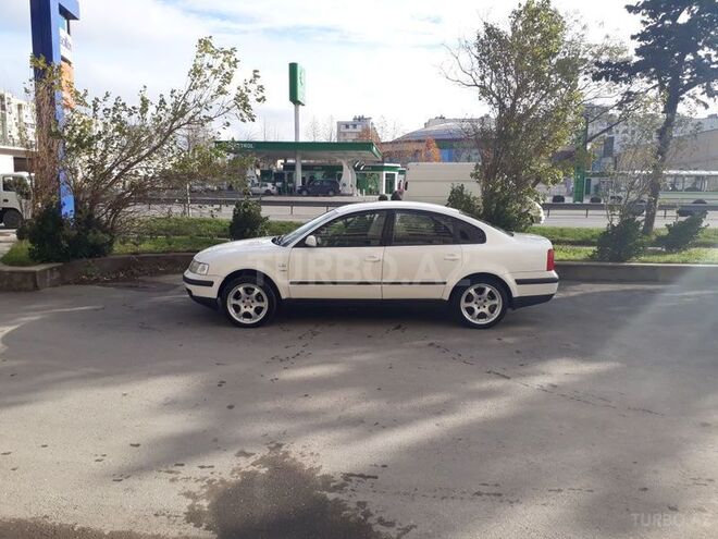 Volkswagen Passat 1999, 300,000 km - 1.8 л - Bakı
