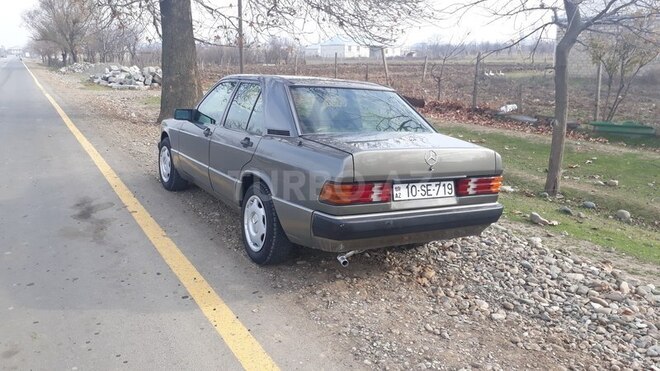 Mercedes 190 1990, 195,600 km - 2.0 l - Qazax