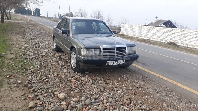 Mercedes 190 1990, 195,600 km - 2.0 l - Qazax