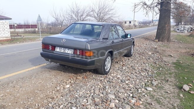 Mercedes 190 1990, 195,600 km - 2.0 l - Qazax