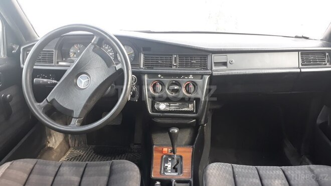 Mercedes 190 1990, 195,600 km - 2.0 l - Qazax