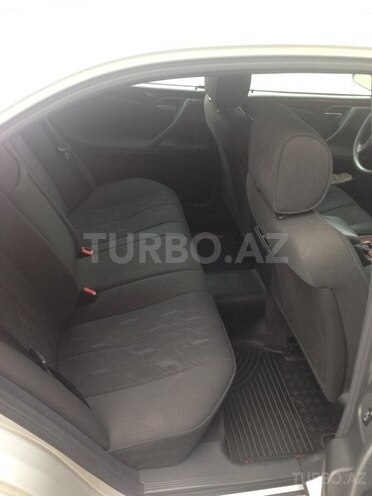 Mercedes E 200 1999, 321,700 km - 2.0 l - Naftalan