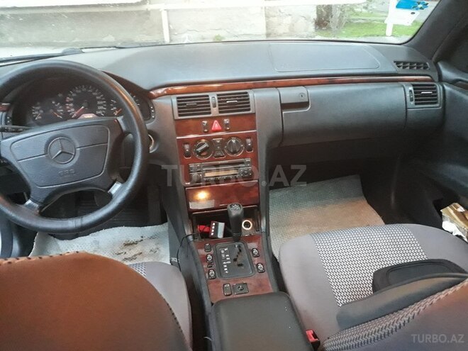 Mercedes E 240 1997, 286,500 km - 2.4 l - Bakı