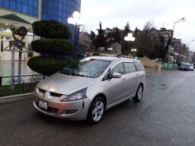 Mitsubishi Grandis 2004, 199,000 km - 2.4 l - Bakı