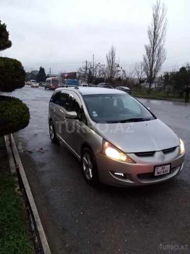 Mitsubishi Grandis 2004, 199,000 km - 2.4 l - Bakı