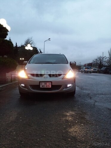 Mitsubishi Grandis 2004, 199,000 km - 2.4 l - Bakı