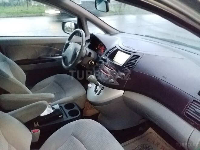 Mitsubishi Grandis 2004, 199,000 km - 2.4 l - Bakı