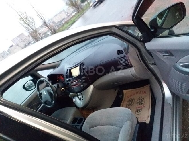 Mitsubishi Grandis 2004, 199,000 km - 2.4 l - Bakı