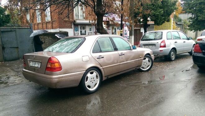 Mercedes  1994, 258,074 km - 1.6 l - Masallı