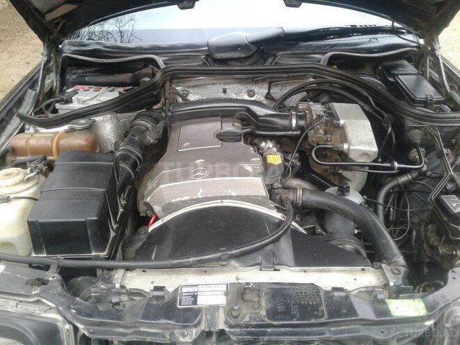 Mercedes E 200 1993, 290,000 km - 2.0 л - Bakı