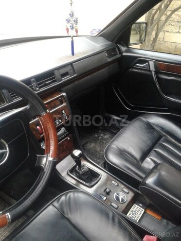 Mercedes E 200 1993, 290,000 km - 2.0 л - Bakı
