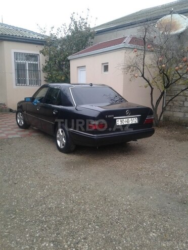 Mercedes E 200 1993, 290,000 km - 2.0 л - Bakı