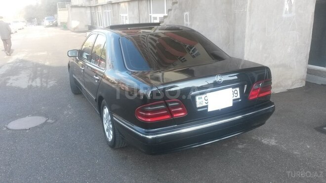 Mercedes E 270 2000, 236,000 km - 2.7 l - Bakı