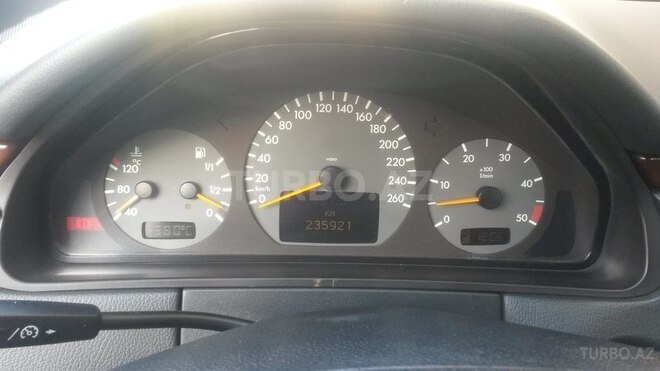 Mercedes E 270 2000, 236,000 km - 2.7 l - Bakı