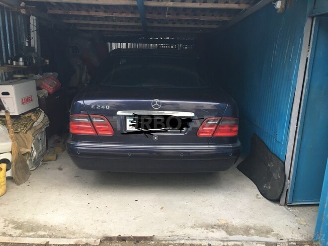 Mercedes E 240 1998, 176,000 km - 2.6 l - Bakı