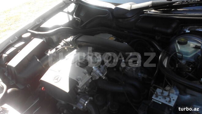 Mercedes E 200 1999, 222,600 km - 0.2 l - Naftalan