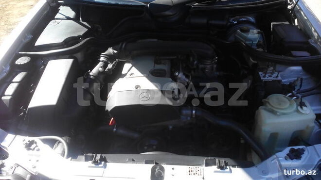 Mercedes E 200 1999, 222,600 km - 0.2 l - Naftalan