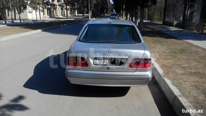 Mercedes E 200 1999, 222,600 km - 0.2 l - Naftalan