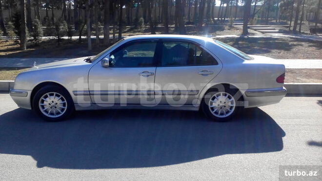 Mercedes E 200 1999, 222,600 km - 0.2 l - Naftalan