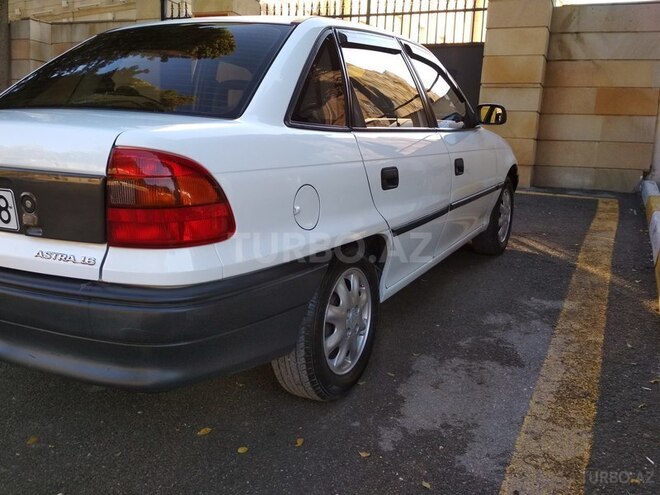 Opel Astra 1997, 170,000 km - 1.6 l - Bakı