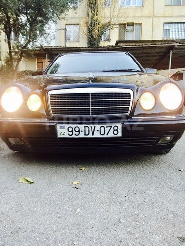 Mercedes E 240 1999, 300,000 km - 2.4 l - Bakı