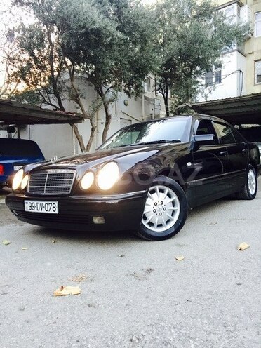 Mercedes E 240 1999, 300,000 km - 2.4 l - Bakı