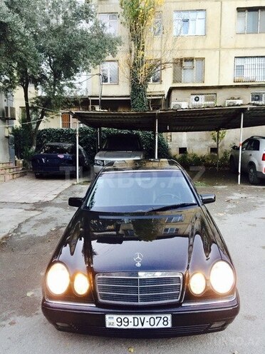 Mercedes E 240 1999, 300,000 km - 2.4 l - Bakı