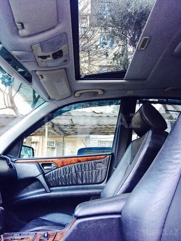 Mercedes E 240 1999, 300,000 km - 2.4 l - Bakı