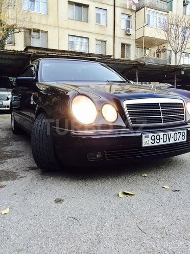 Mercedes E 240 1999, 300,000 km - 2.4 l - Bakı