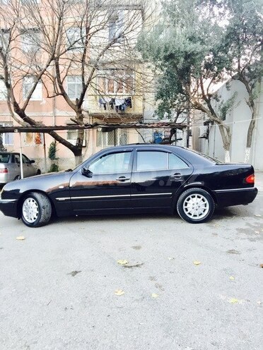 Mercedes E 240 1999, 300,000 km - 2.4 l - Bakı