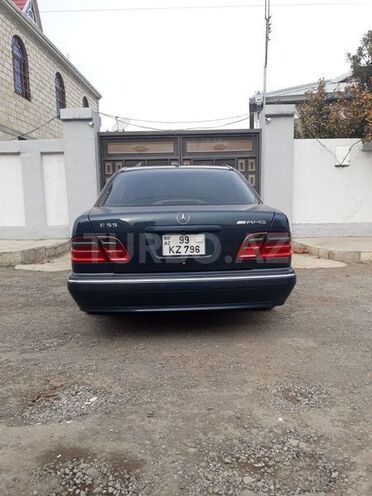 Mercedes E 350 2001, 272,213 km - 3.2 l - Ucar