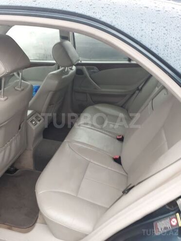 Mercedes E 350 2001, 272,213 km - 3.2 l - Ucar