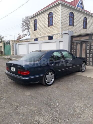 Mercedes E 350 2001, 272,213 km - 3.2 l - Ucar