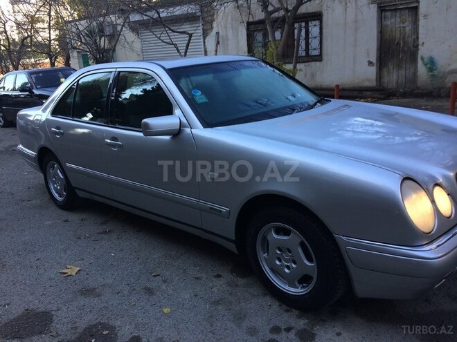 Mercedes E 200 1998, 298,000 km - 2.0 л - Bakı