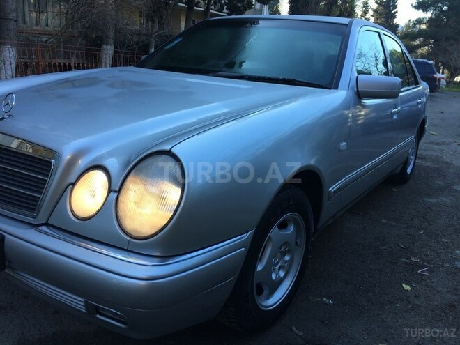 Mercedes E 200 1998, 298,000 km - 2.0 л - Bakı