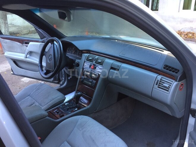 Mercedes E 200 1998, 298,000 km - 2.0 л - Bakı