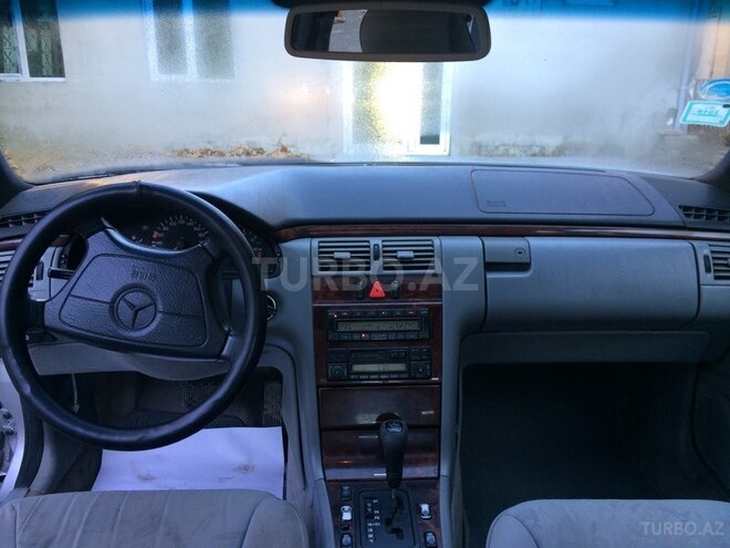 Mercedes E 200 1998, 298,000 km - 2.0 л - Bakı