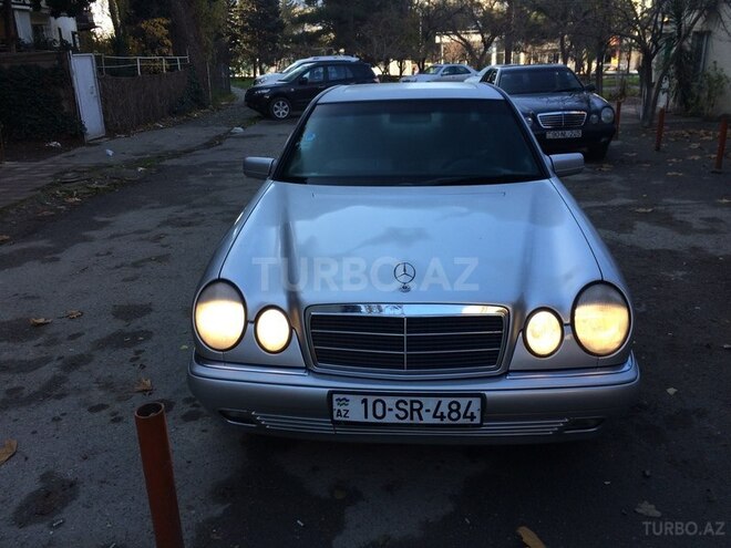 Mercedes E 200 1998, 298,000 km - 2.0 л - Bakı
