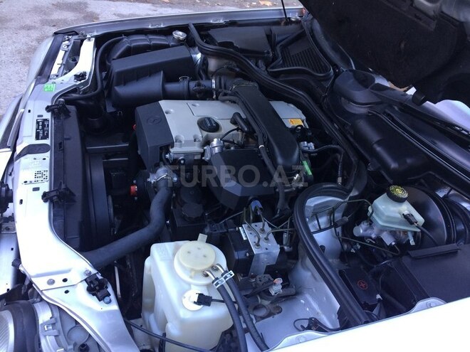 Mercedes E 200 1998, 298,000 km - 2.0 л - Bakı