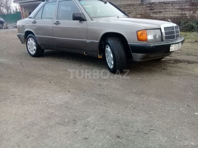 Mercedes 190 1989, 350,000 km - 2.0 l - Astara