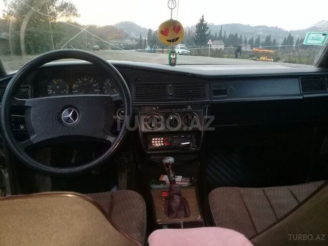 Mercedes 190 1989, 350,000 km - 2.0 l - Astara