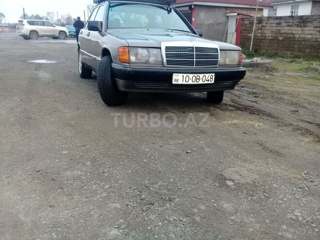 Mercedes 190 1989, 350,000 km - 2.0 l - Astara