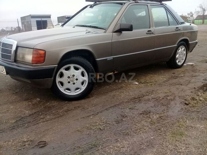 Mercedes 190 1989, 350,000 km - 2.0 l - Astara
